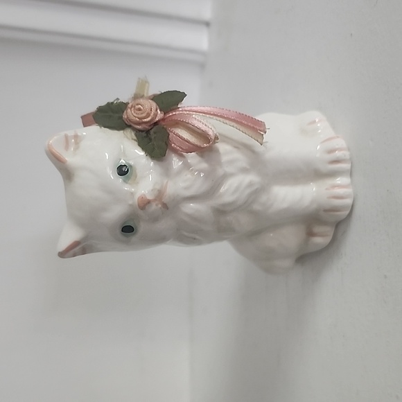 Cat Salt and Pepper Shakers, Black and White Cats - Picture 5 of 6